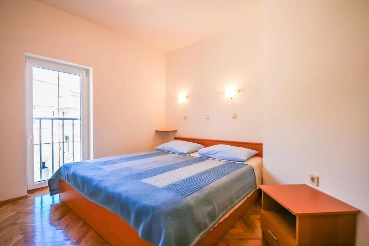 Apartments With A Parking Space Baska, Krk - 19433  Baska (Krk)